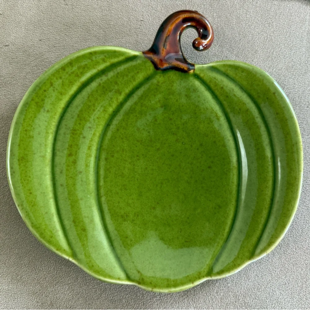 WILLIAM SONOMA green gourd plates